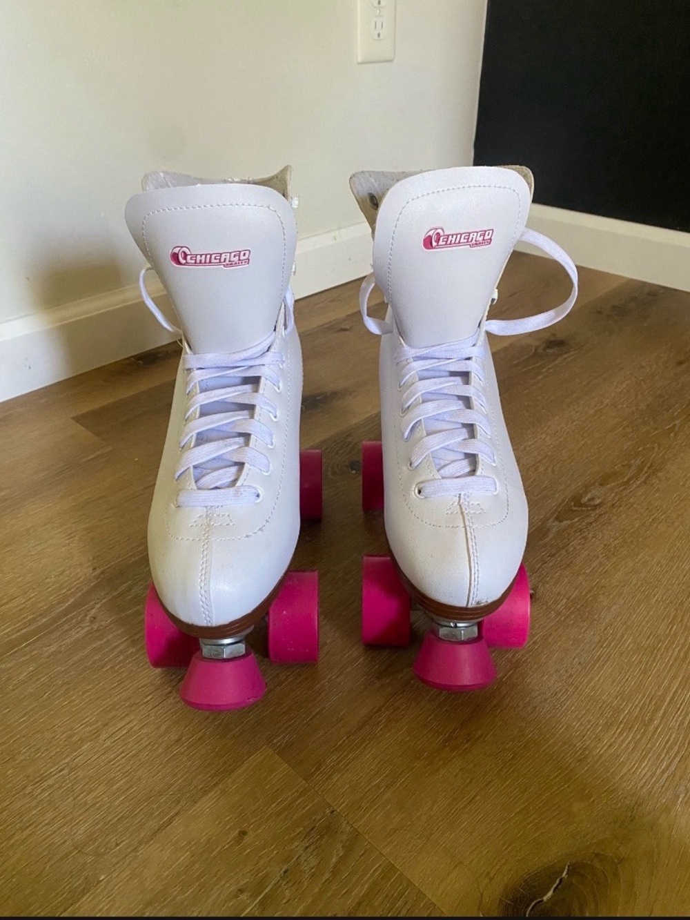 Chicago White and Pink Classic Roller Skates - Women